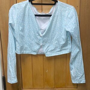 Size M long sleeve cropped blue flowered top 437